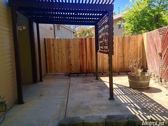3rd image of 1809 Meadow Ln