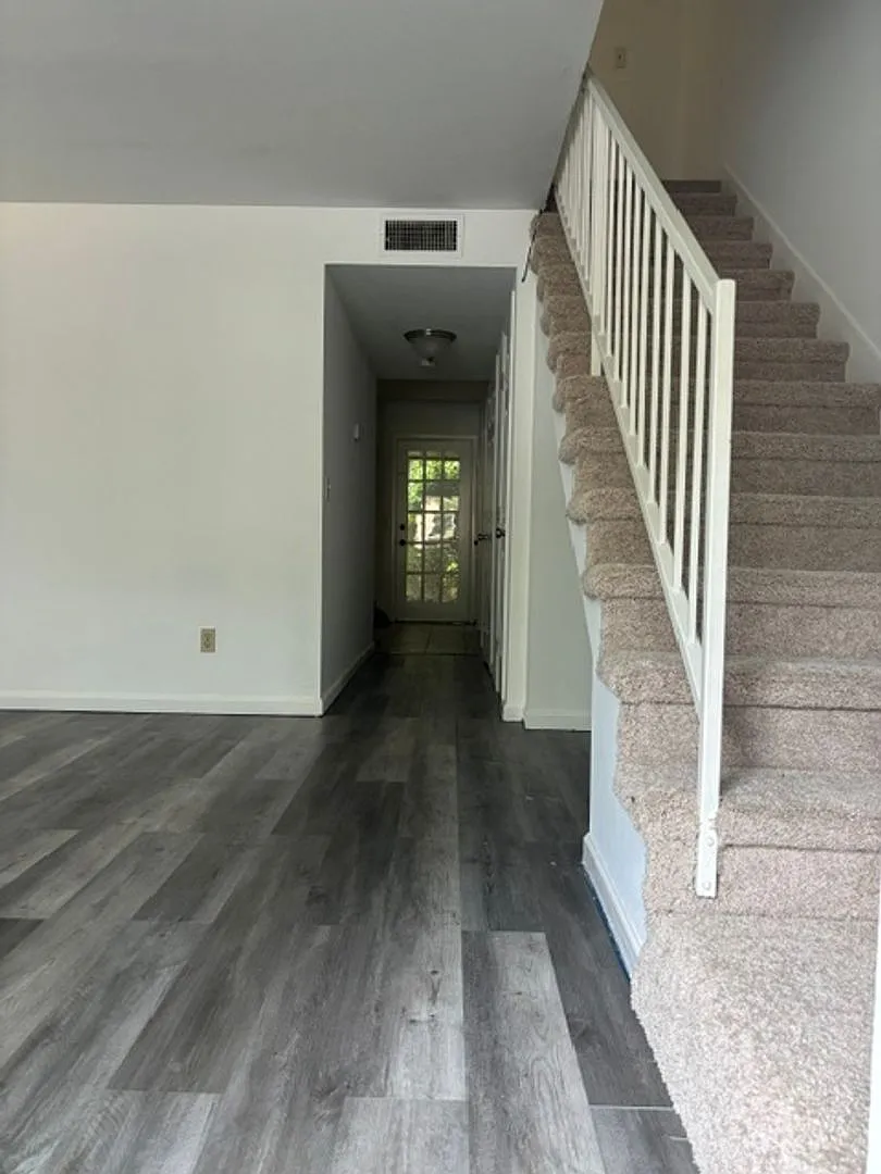 All brick two story townhouse in Westover Glenn — Photo 3