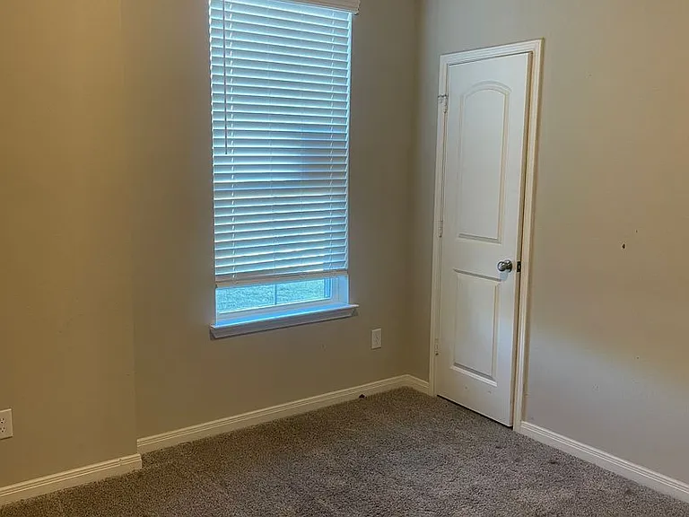 7809 Montclair Dr — Photo 6