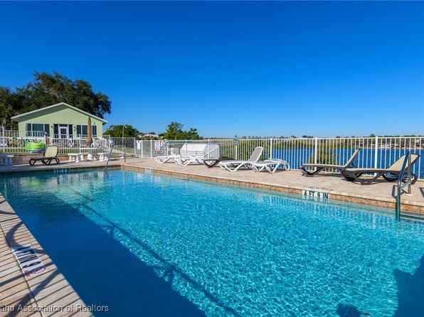 48 Paradise Lake Dr, Lake Placid, FL 33852