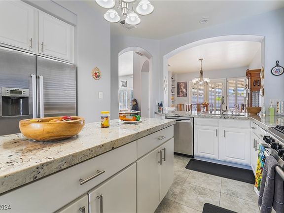 5th image of 3029 Savona Cir
