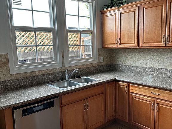 2nd image of 843 N Kilkea Dr