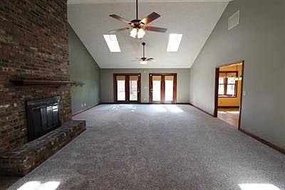 4th image of 515 Barkley Ct