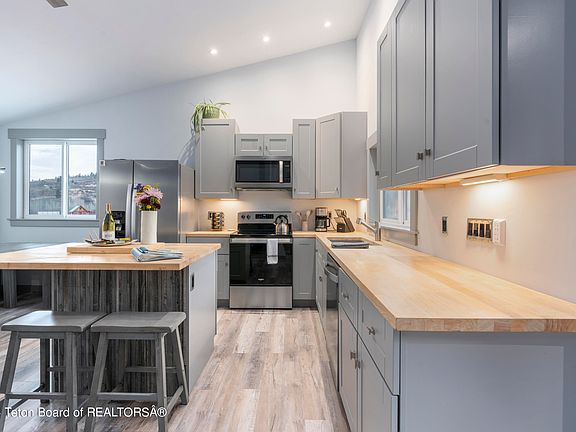5th image of 10275 Purple Aster Cir