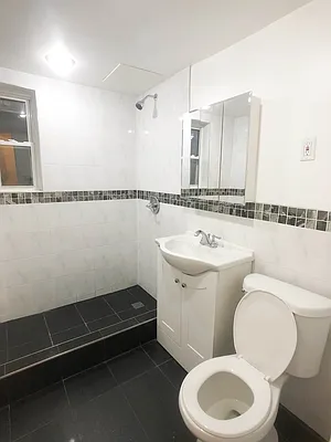 Rented by Realty 2000 Corp | media 7