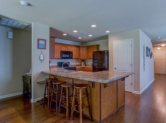 3rd image of 110 Bermuda Lakes Dr