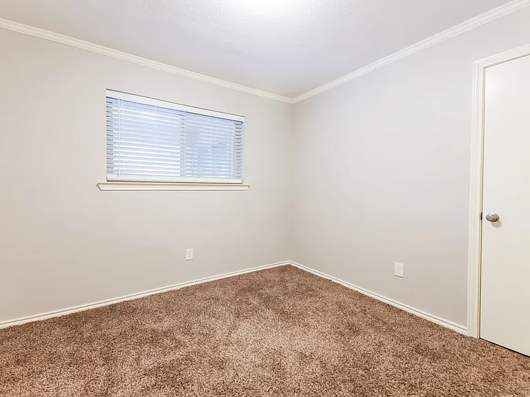 405 W Marble St — Photo 14