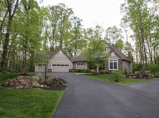 19 Legacy Cir, Penfield, NY 14526