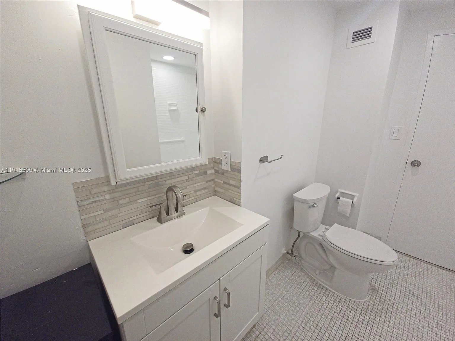 800 West Ave — Photo 1