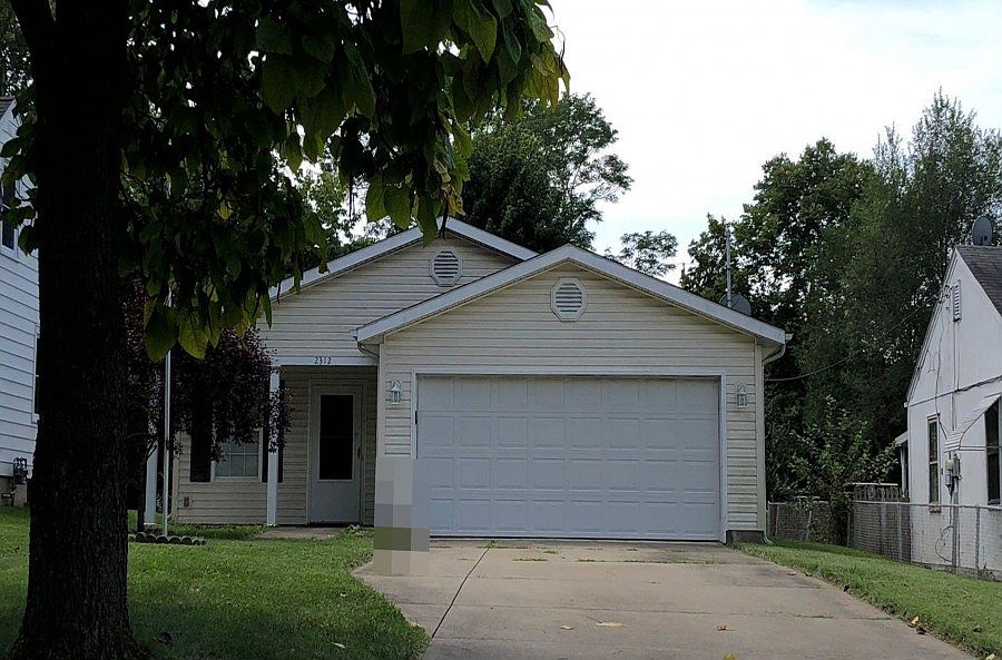 1st image of 2312 Byron St