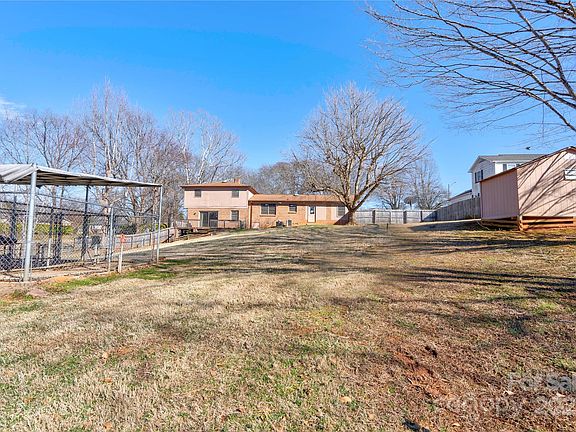 4th image of 1501 Lackey St