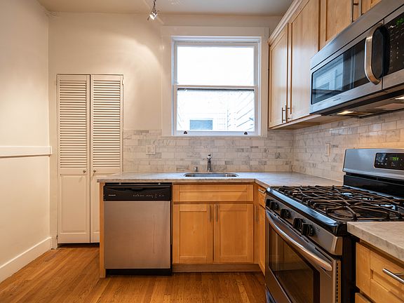 3rd image of 1430 California St #1