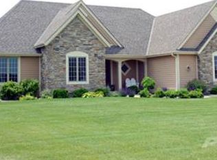 N84W27677 Twin Pines Cir, Hartland, WI 53029
