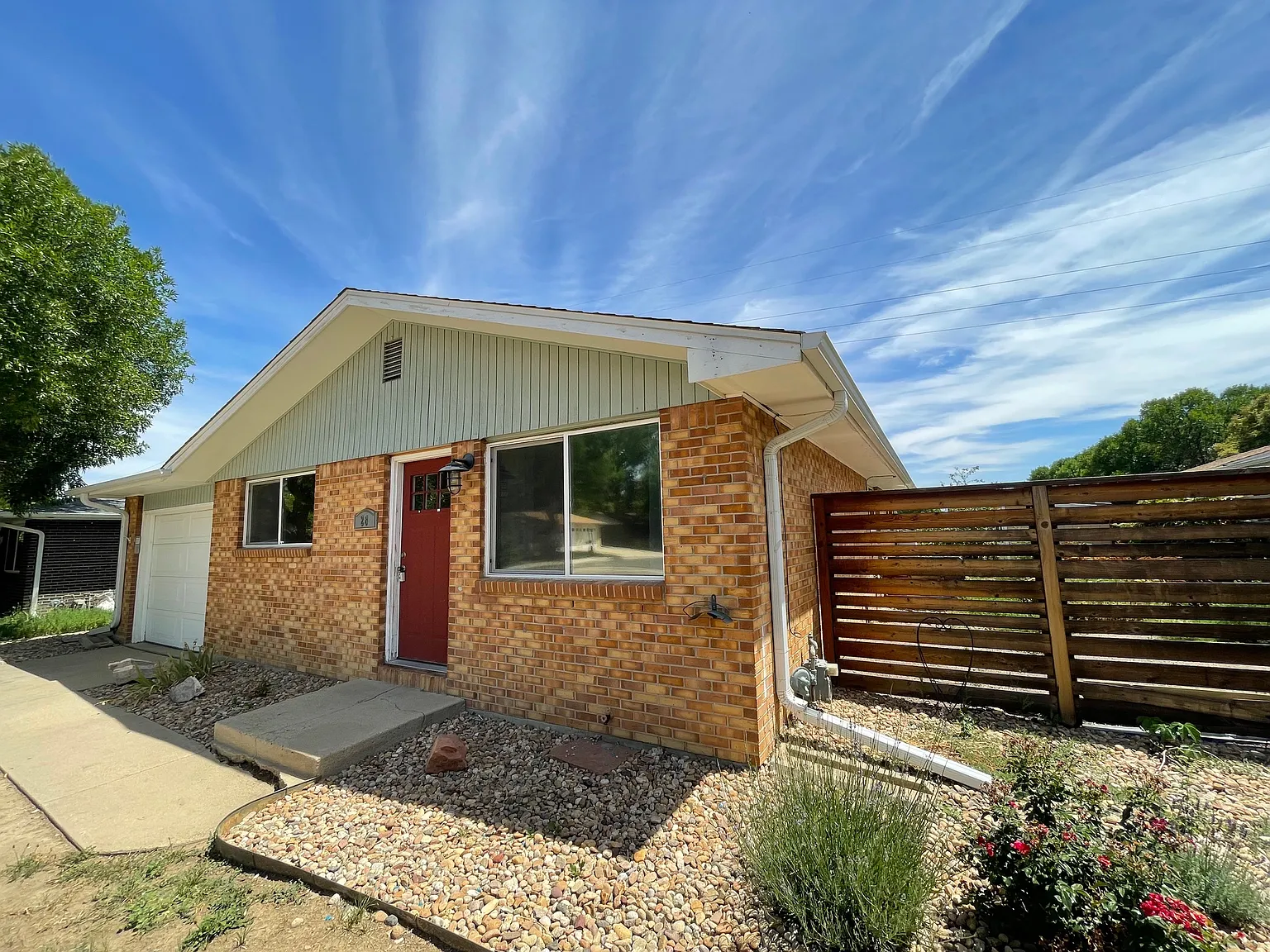 3 bed, 1075 sqft, $2,500 — Photo 2