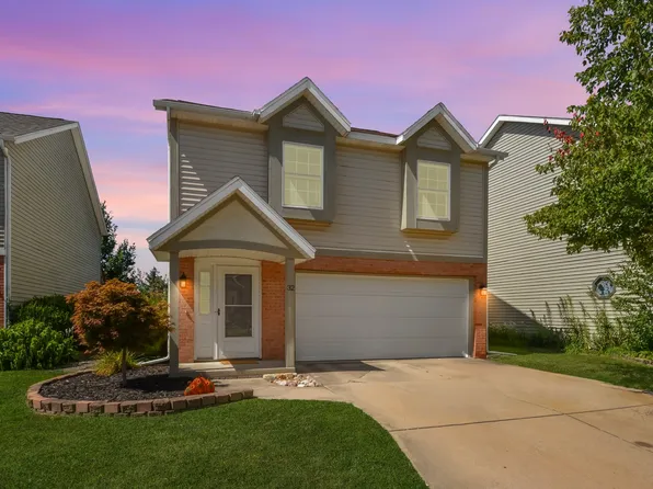 32 Parkshores Dr, Bloomington, IL 61701