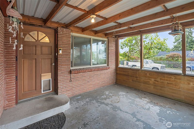 2nd image of 702 E 51st Street