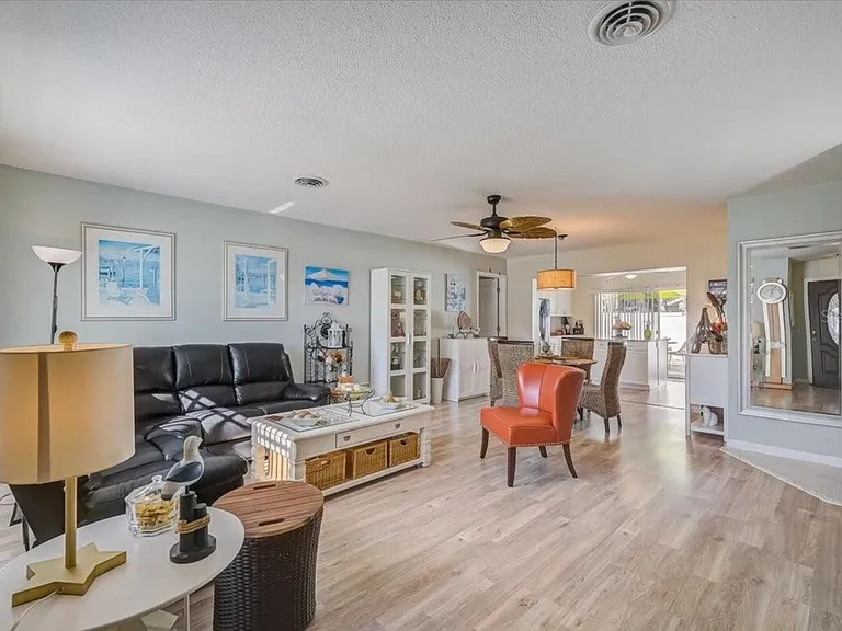 476 W Seminole Dr — Photo 4