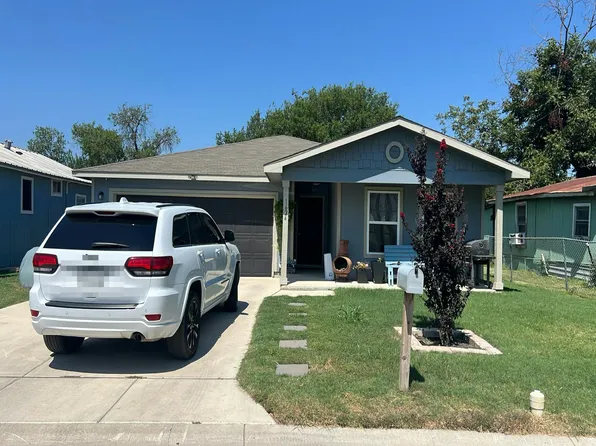 1624 N Cp, Seguin, TX 78155