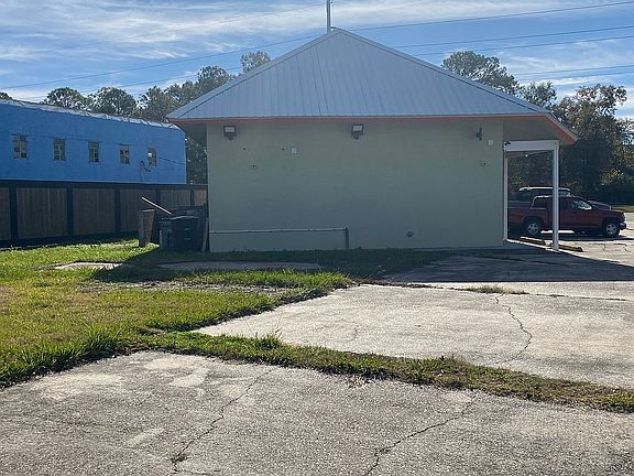 2nd image of 2502 N Acadian Thwy E Lot 75434