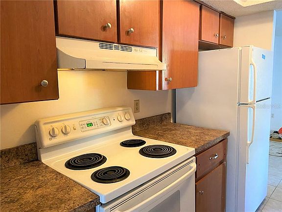 4th image of 4903 Silver Oaks Vlg #B
