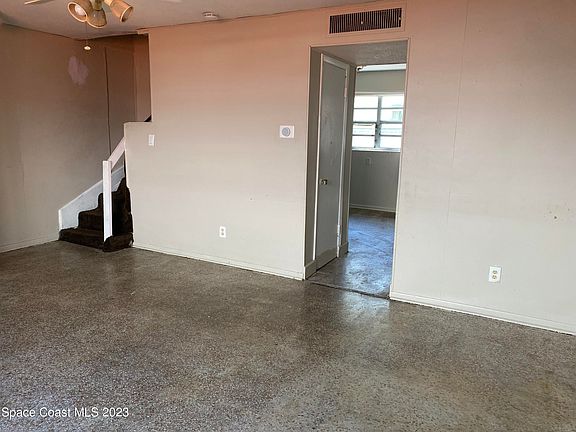 5th image of 1535 Violet Ave APT B