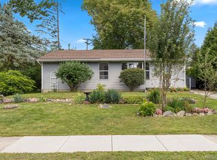 444 S Ridge St, South Lyon, MI 48178