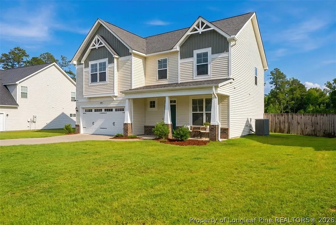 4 bed, 2.5 bath, 2300 sqft, $2,300 — Photo 4