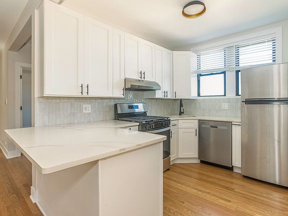 2nd image of 2617 1/2 W Berwyn Ave #3B