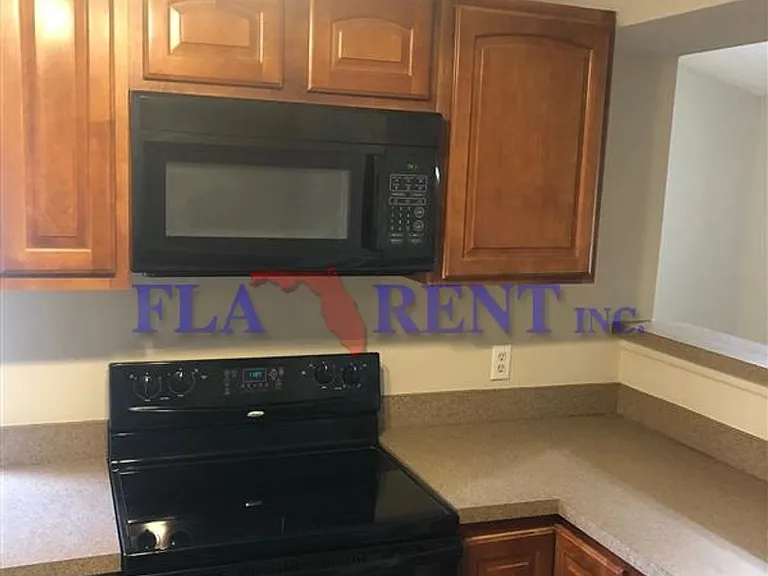 2820 Beckwith St — Photo 4