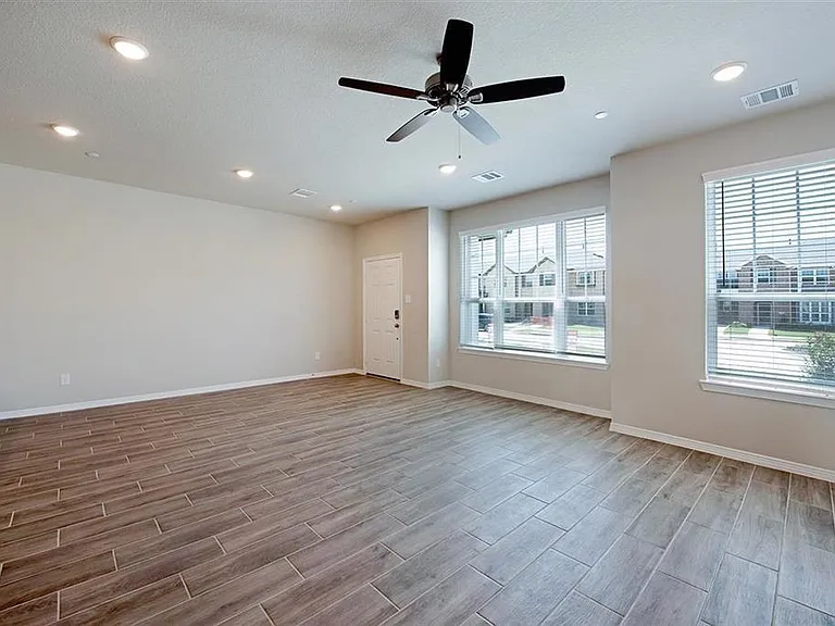 8040 Scanlan Trl — Photo 4