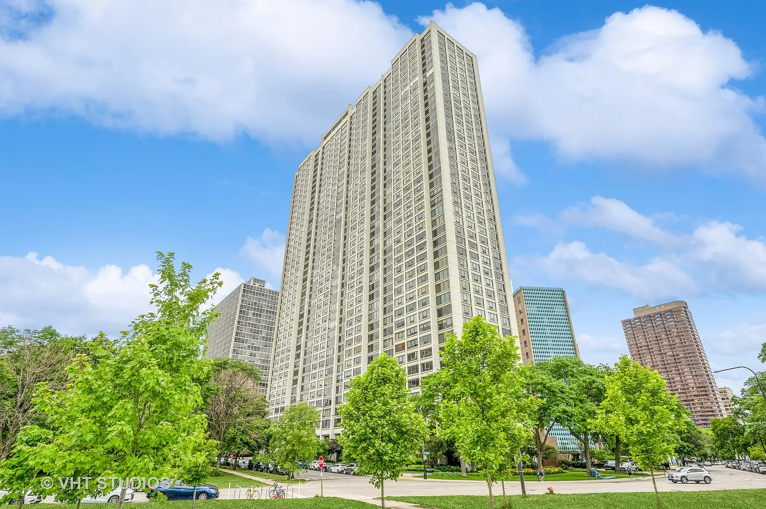 2800 N Lake Shore Dr APT 308 photo 1