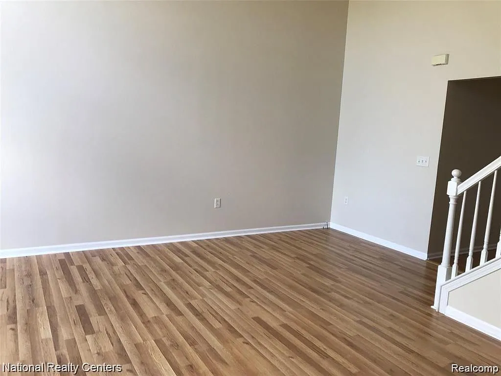 3 bed, 3.5 bath, 2226 sqft, $2,900 — Photo 4