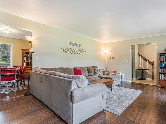 4th image of 2808 Woodmere Ln