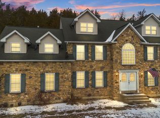 137 Old Kettle Ct, Stroudsburg, PA 18360