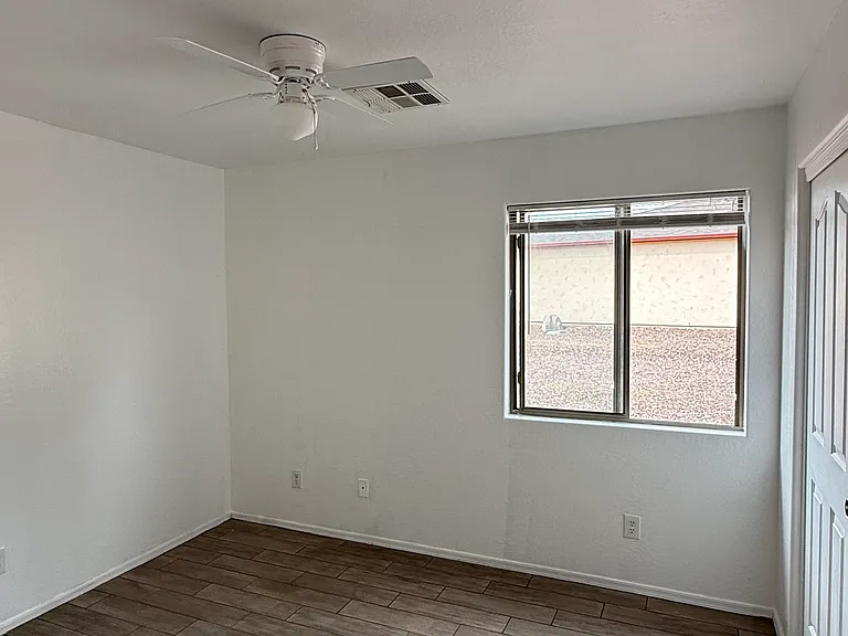 1326 Taft Ave — Photo 4