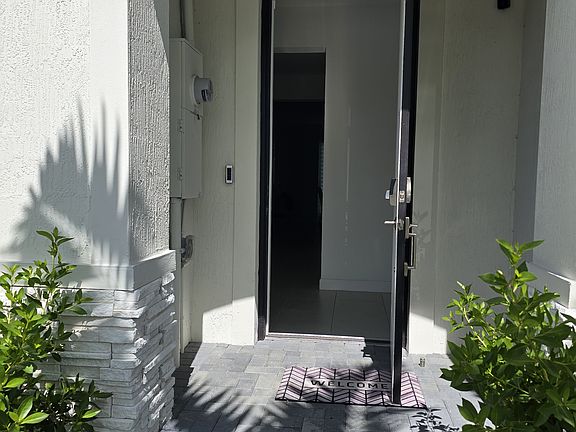 3rd image of 6933 Harbours Edge Ave