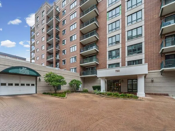 750 Pearson St APT 208, Des Plaines, IL 60016