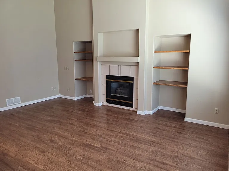 305 Holbrook St — Photo 10