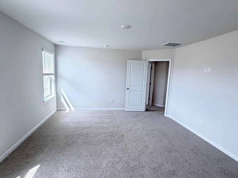 107 Dinges St — Photo 31