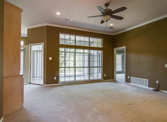 5th image of 2431 Valley View Dr