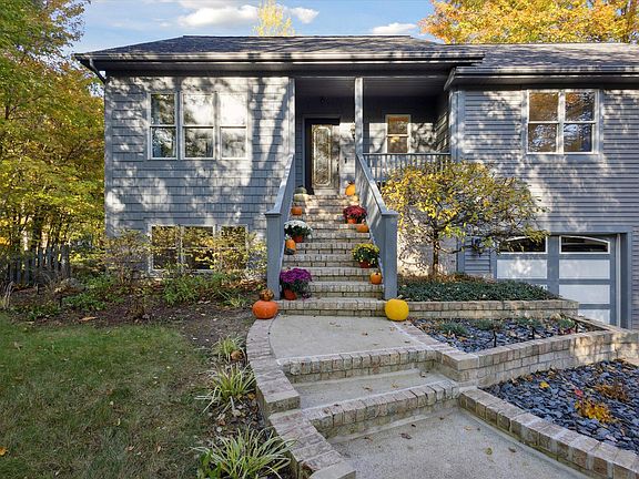 4th image of 4604 Forest Ln