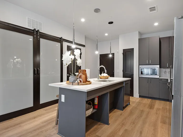 303 31st Ave N #206 — Photo 9