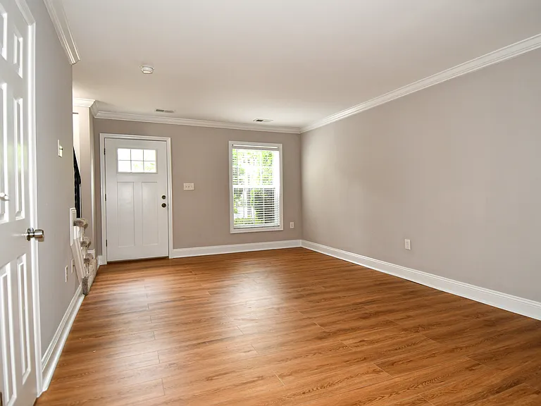 Living Room - 6