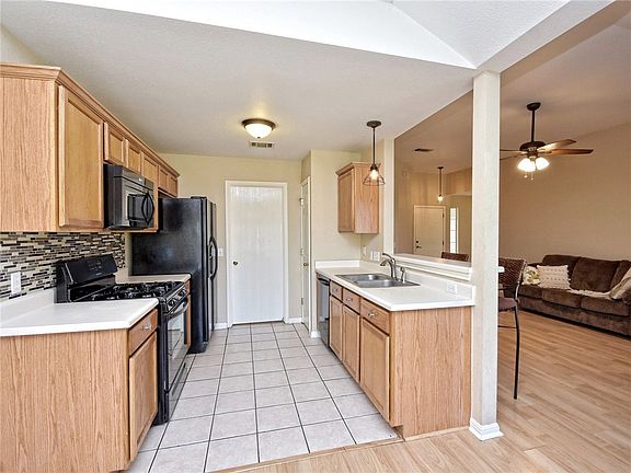 4th image of 229 Dana Dr