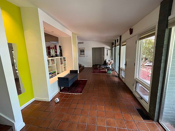 3rd image of 6 Shipman Cir