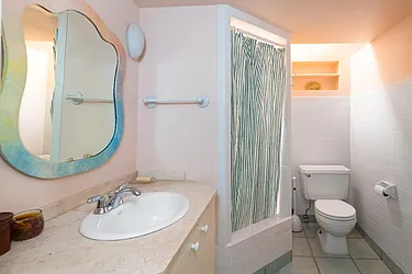 Rented by New York Casas Ltd.