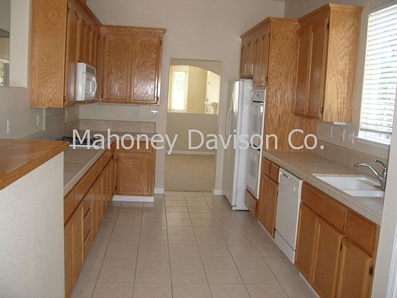 3rd image of 1923 Rogers Ln