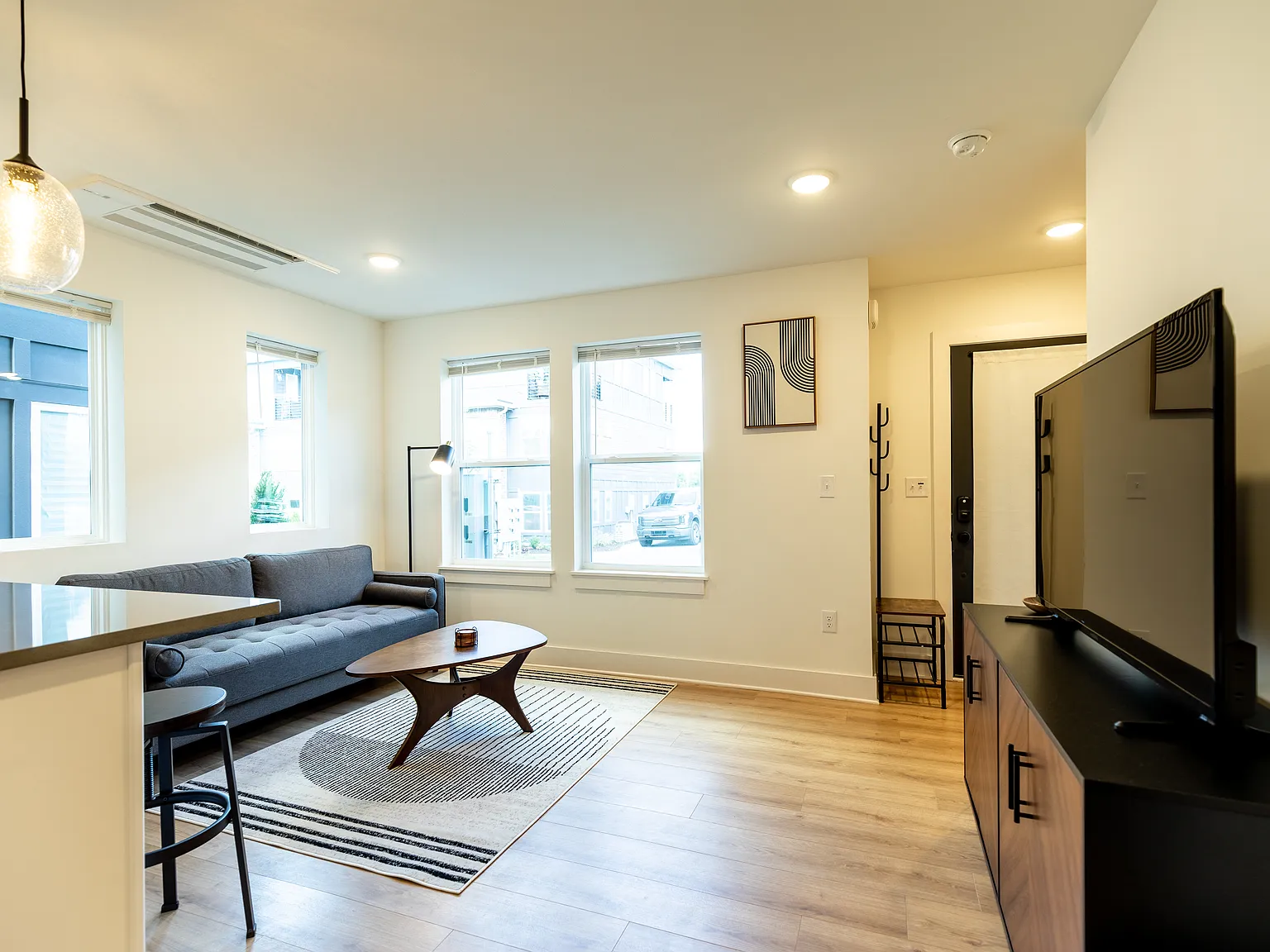 2 bed, 996 sqft, $2,500 — Photo 3