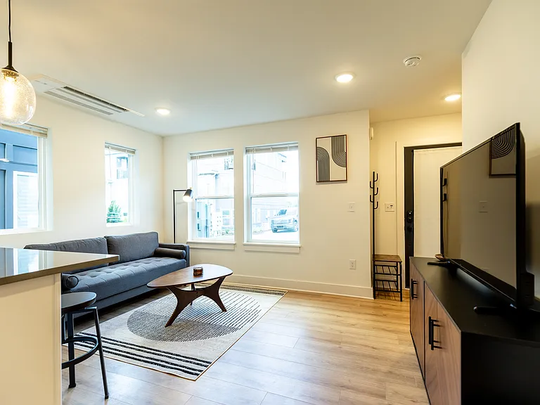 102 Duke St — Photo 3