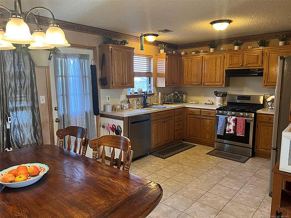 3rd image of 13793 S Poplar Pl